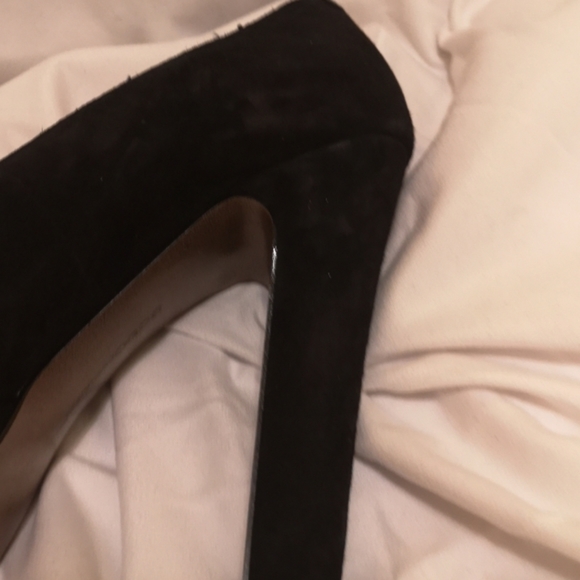 Shoes - Picture 3 of 6